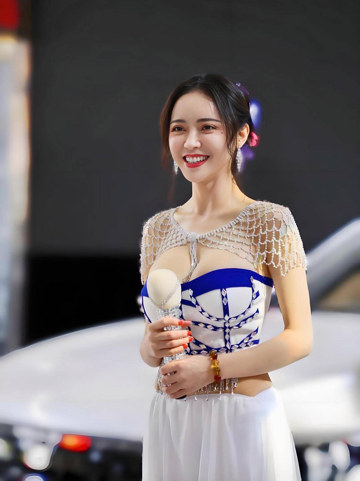 的3部电影这魔鬼身材不愧是模特出身！尊龙凯时新版APP首页潘春春最惊艳(图10)
